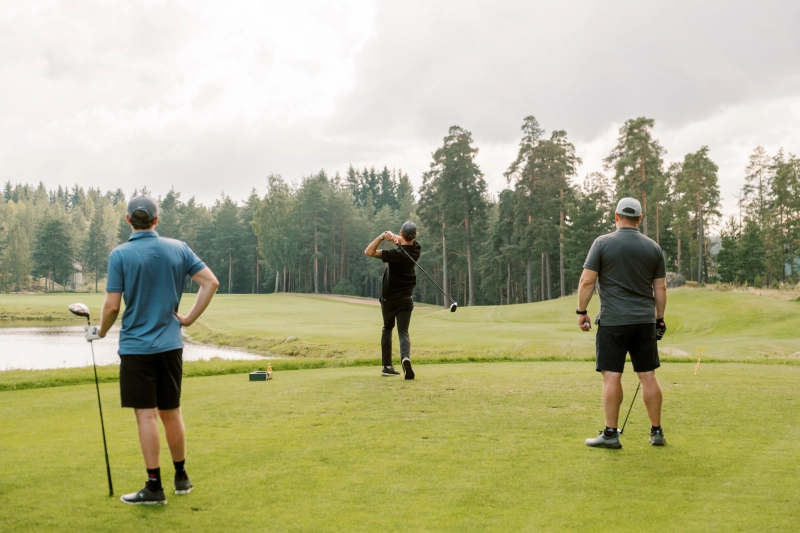 Charity Golfista noin 6000 euron potti lasten ja nuorten yksinäisyyden sekä koulukiusaamisen ehkäisyyn