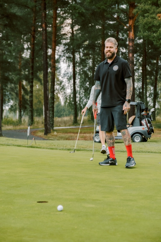 Charity Golfista noin 6000 euron potti lasten ja nuorten yksinäisyyden sekä koulukiusaamisen ehkäisyyn