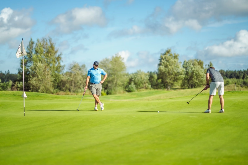 Hyvän mielen golfia – Louhos Charity Golf auttanut yksinäisyyden torjumisessa jo lähes 20 000 eurolla