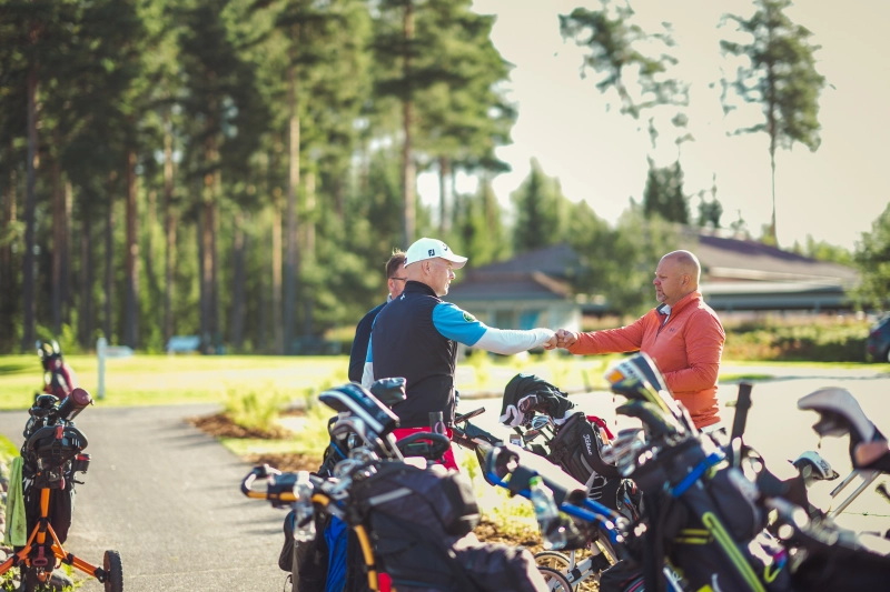 Hyvän mielen golfia – Louhos Charity Golf auttanut yksinäisyyden torjumisessa jo lähes 20 000 eurolla