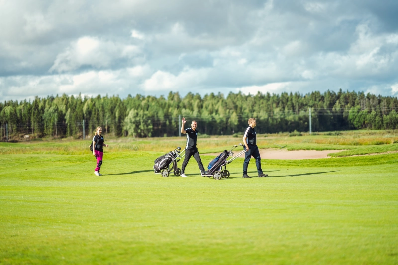 Hyvän mielen golfia – Louhos Charity Golf auttanut yksinäisyyden torjumisessa jo lähes 20 000 eurolla