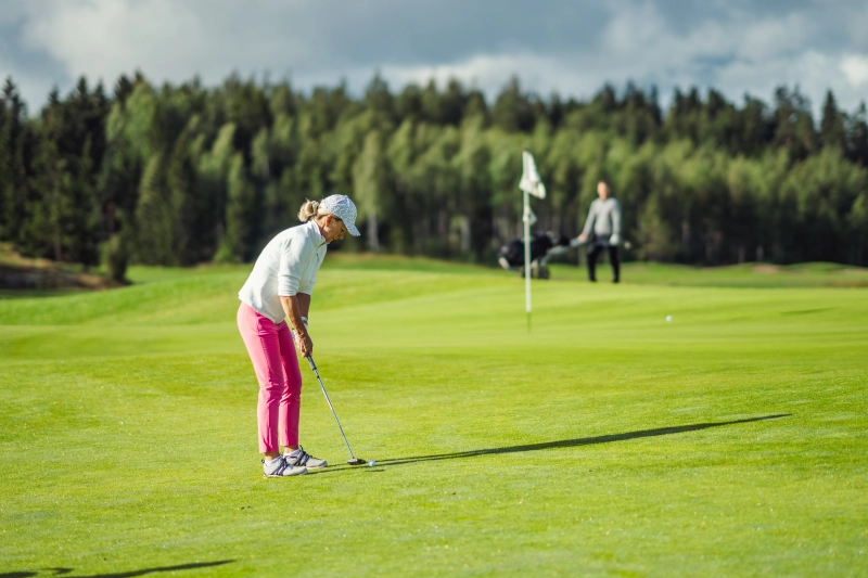 Hyvän mielen golfia – Louhos Charity Golf auttanut yksinäisyyden torjumisessa jo lähes 20 000 eurolla